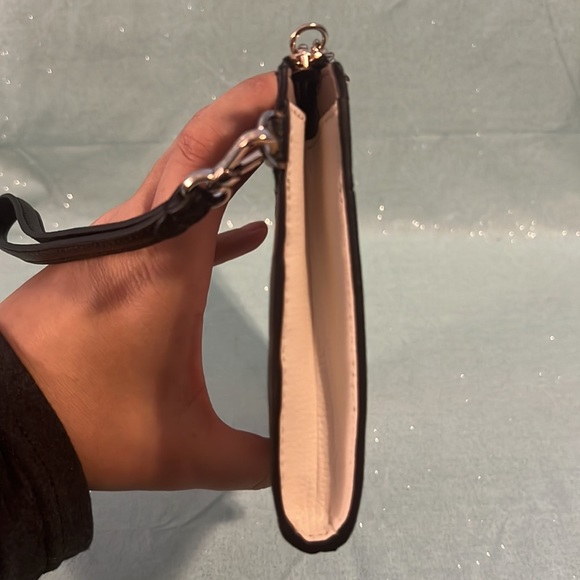 COLLECTIBLE NWT Kate Spade Wristlet - Picture 5 of 9